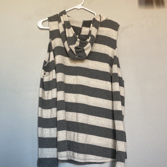 **BRAND NEW** Long Sleeve No Shoulder hoodie - Picture 4 of 4